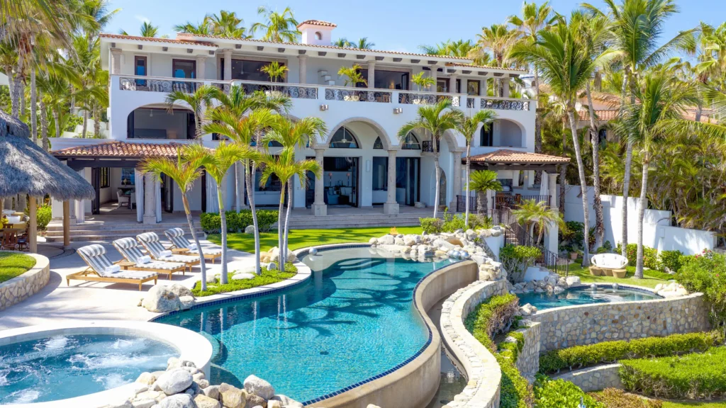 Modern Luxury Homes in San Jose del Cabo showcasing contemporary coastal elegance and ocean-view living for 2026 buyers