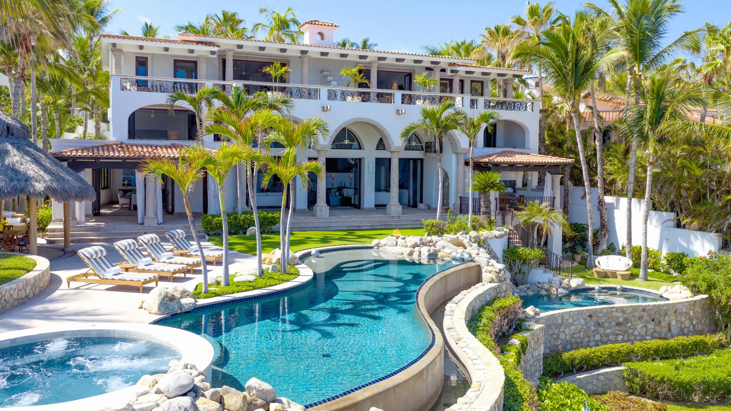 Modern Luxury Homes in San Jose del Cabo showcasing contemporary coastal elegance and ocean-view living for 2026 buyers