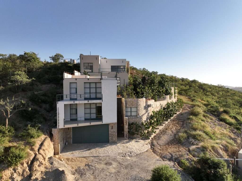 San Jose del Cabo Casa Nima This charming single-level home at Casa Nima features 3 bedrooms all on one floor, offering comfort, space, and easy living. The property includes a beautiful private backyard with a heated plunge pool, perfect for relaxing or entertaining.Ideal for those who want the feel of a house with the benefits of a resort-style community, Casa Nima offers top amenities such as a pool, gym, steam room, pickleball courts, kids club, and more.A perfect option for buyers looking for a spacious private home within a full-amenity development, designed for comfort and an elevated Cabo lifestyle. – 21 Calle Once, San Jose del Cabo, BS