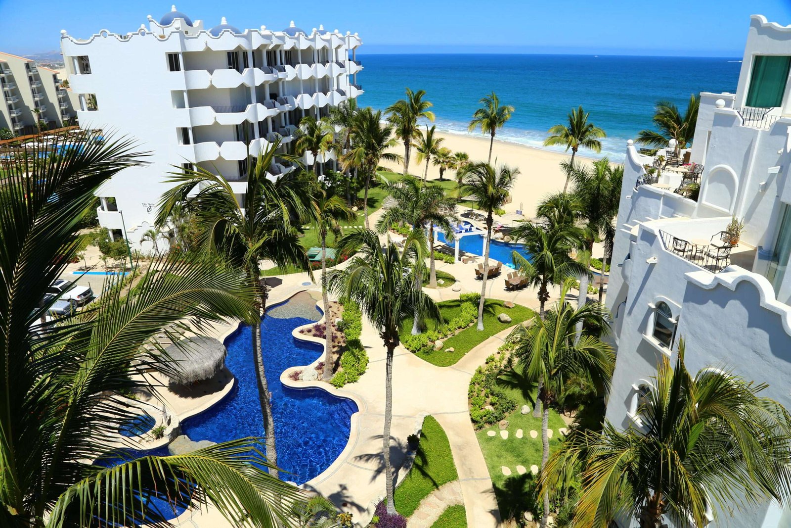 San Jose del Cabo Club La Costa This beautiful corner Penthouse is located in the highly desirable Club La Costa Phase 3 community and comes fully furnished. its prime location allow you to walk to the beach, supermarket, and a variety of restaurants all just steps away. The main floor features two full bathrooms and an open -plan living and dining area with a modern kitchen. Large sliding doors lead to a spacious terrace overlooking the golf course, perfect for relaxing or entertaining. A convenient storage room is also located on this level. Upstairs, you'll find two generously sized bedrooms and two full bathrooms. The master suite includes a large private terrace with stunning golf course – 33Km 28.5 Careterra Tranpeninsular, San Jose del Cabo, BS
