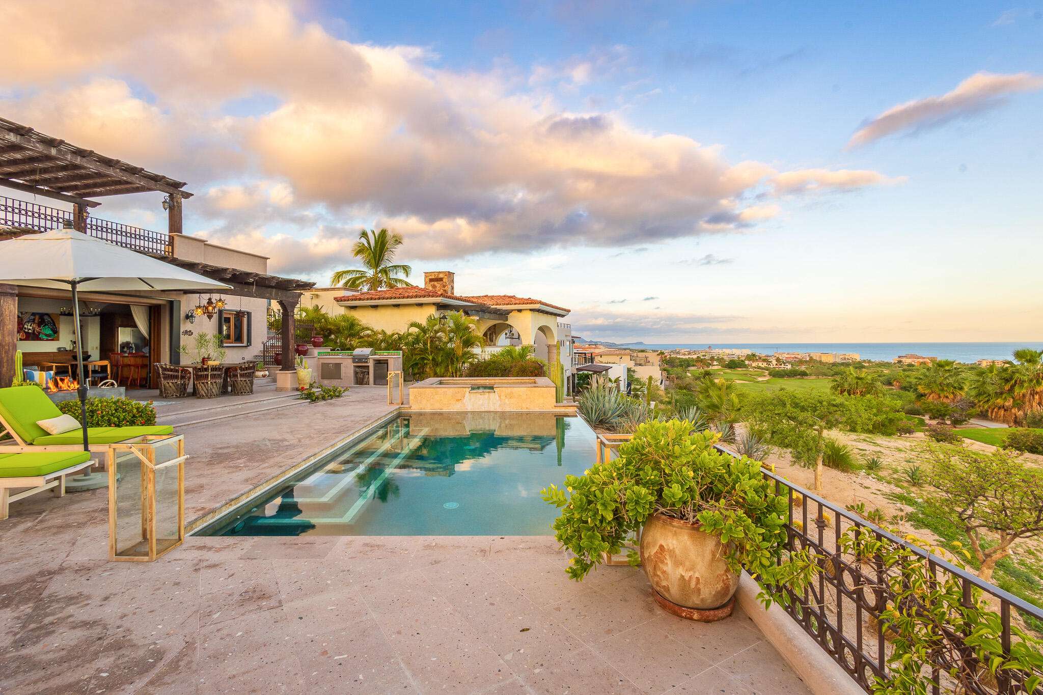 San Jose del Cabo Pueblo Campestre Fabulous floor plan and an amazing opportunity to own in Club Campestre.3 bedrooms 2 master bedrooms and one guest room. 3 full baths with great for sale