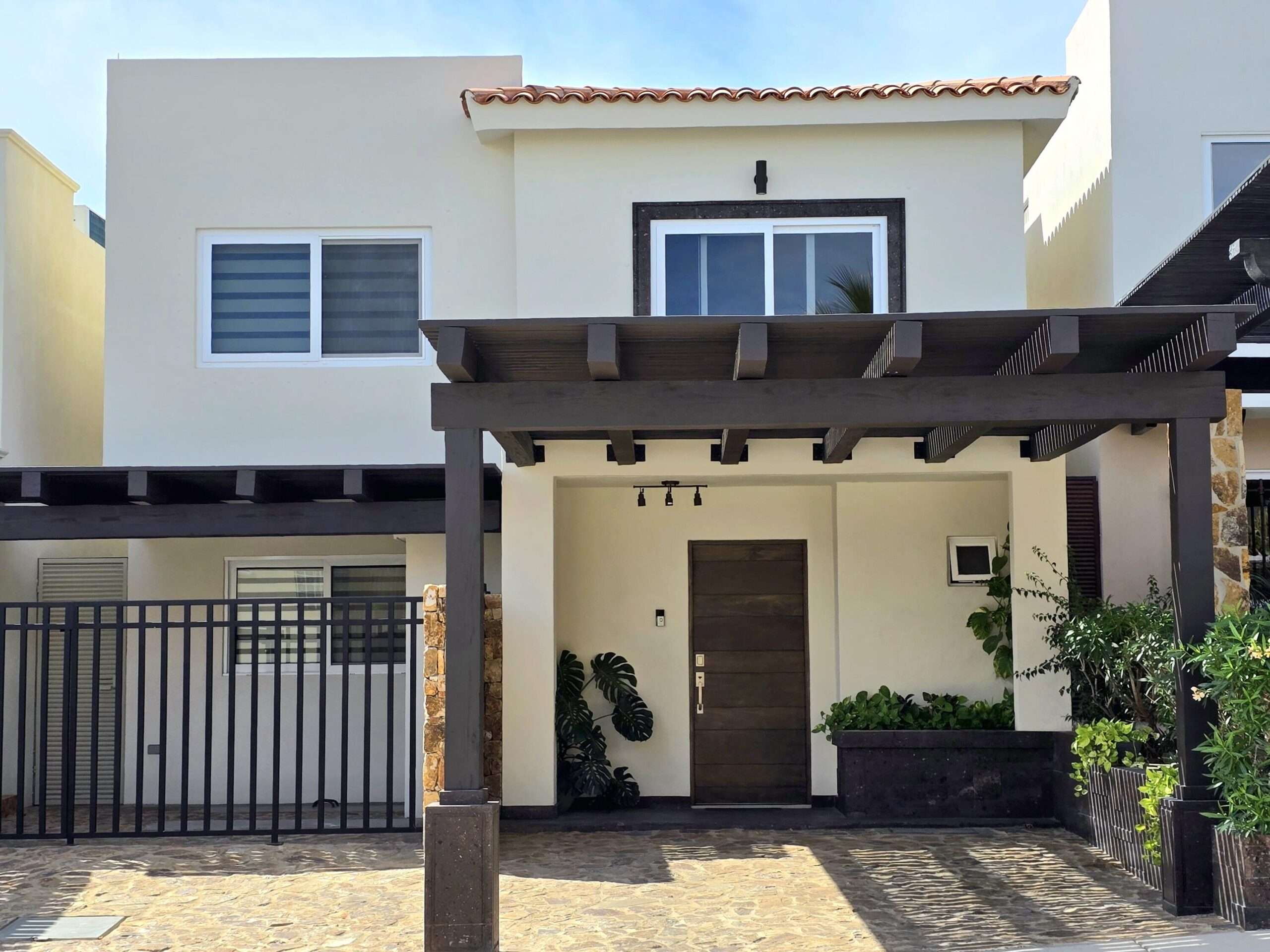 San Jose del Cabo The Canyon Entre Piedras Welcome to The Canyon, San José del Cabo's only fully accessible master-planned community. This enclave of 39 Artigas-designed 4-bedroom homes offers three layout options, central air, four full baths, two-car carport, rooftop terrace with ocean for sale