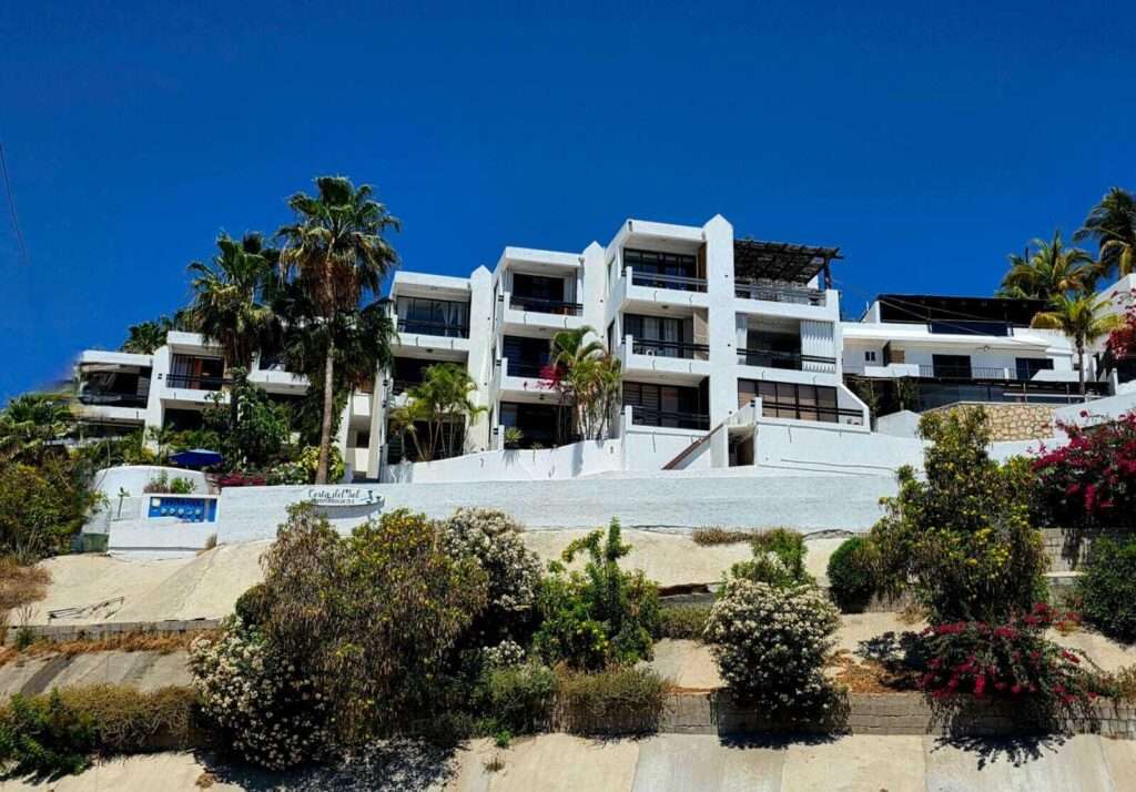 San Jose del Cabo Club La Costa Amazing Investment Opportunity! Ground Floor Corner Unit with a perfect location in the most desirable area of San Jose! Just a 5 minute walk to the beach, restaurants and shopping area and 5 minute drive to the charming Art District and Downtown San Jose. The complex has 3 pools, 3 jacuzzis and beautiful desertic gardens. Don't miss out this opportunity! – carretera transpeninsular, San Jose del Cabo, BS