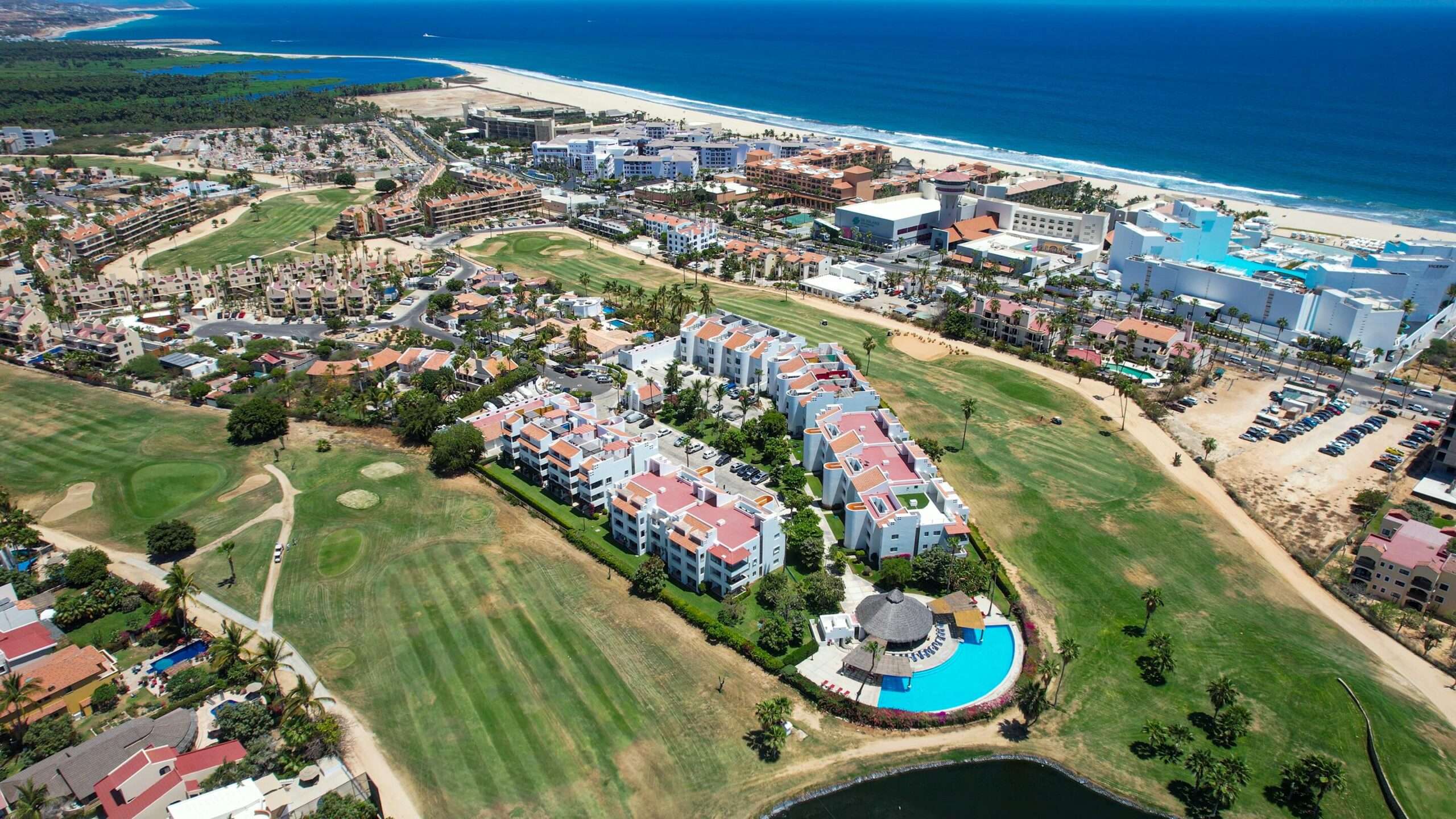 San Jose del Cabo Belposto Belposto Residencial is a high-end development that redefines the lifestyle in San José del Cabo. Take advantage of SJD's prime location with the most affordable price in the area, within an exclusive complex of only 20 apartments. Unit PH3 features 3 bedrooms, 3 full bathrooms, a laundry area, kitchen, dining room, living room and balcony, and a huge private roof terrace were you can add pergola, bench, jacuzzi, bathroom, etc...perfect to enjoy the for sale