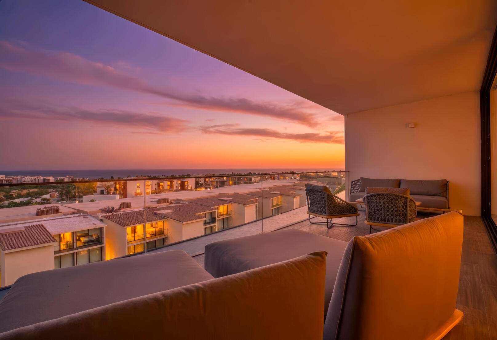 San Jose del Cabo Cora Penthouse for sale in Cora Club Campestre San José del Cabo. Features 3 bedrooms, 3.5 bathrooms, a private rooftop, and stunning ocean for sale