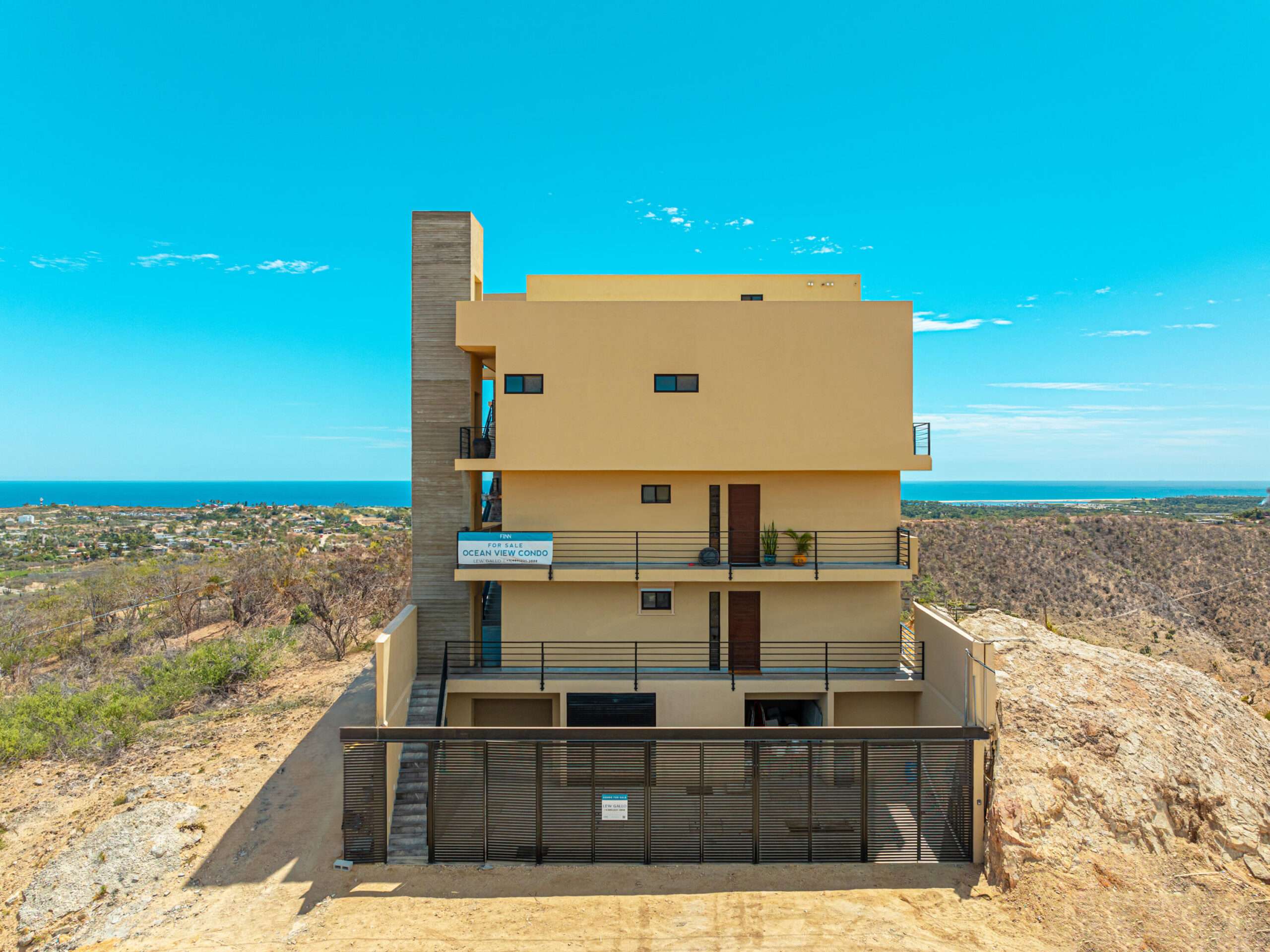San Jose del Cabo La Choya The Penthouse at Proyecto Cuatro, San José del Cabo, located in the rustic community of Las Animas near Flora Farms and Acre, offers panoramic marina, mountain, and city for sale