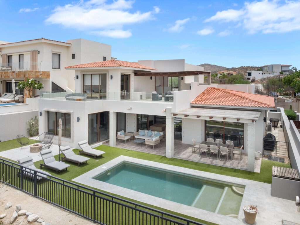 San Jose del Cabo Los Valles An exceptional opportunity in the exclusive Los Valles community at Club Campestre San José. Perfectly positioned just steps from the iconic 17th green and only a few yards from the signature 18th hole, this beautifully furnished residence offers stunning golf course – Los Valles, San Jose del Cabo, BS