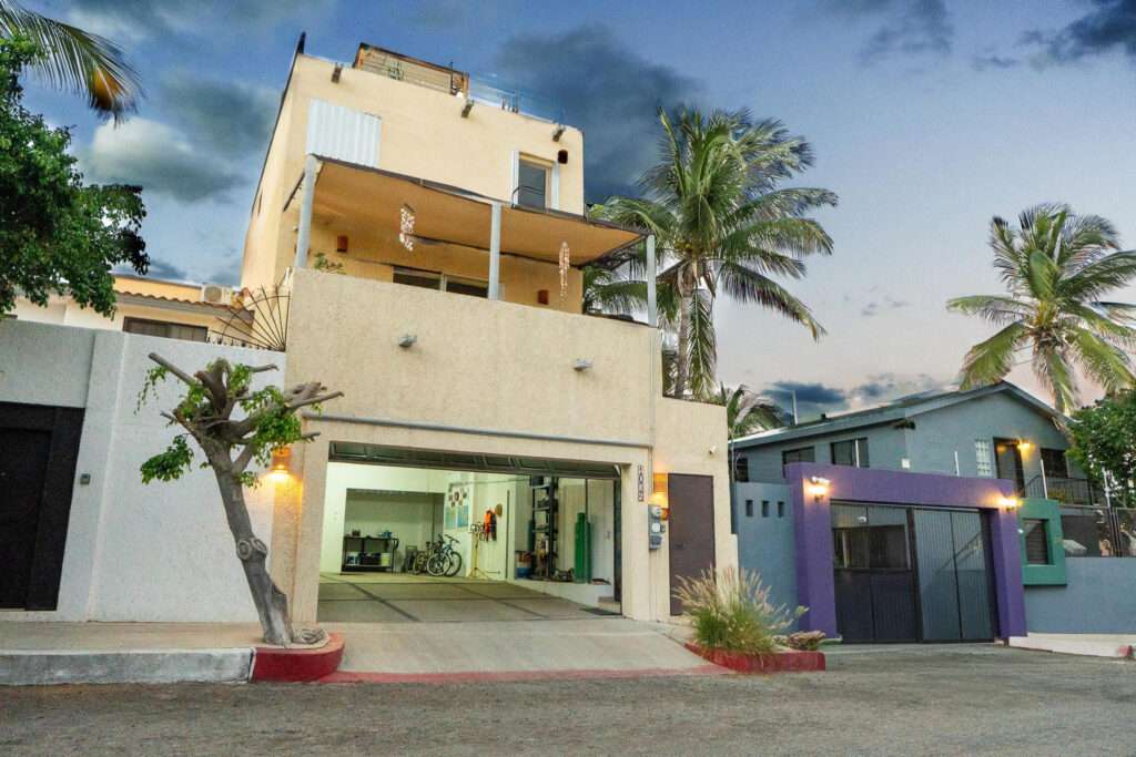 San Jose del Cabo Chamizal Live or invest smart in this versatile 3-bedroom, 3-bath property in San José del Cabo. Featuring two fully independent units: a 1-bedroom studio with full kitchen, private bath, laundry area, and separate entrance; and a spacious 2-bedroom, 2-bath unit with its own kitchen, laundry room, and entrance. Both are fully furnished and equipped with air conditioning. Ideal to live in one and rent the other short or long term. Located in a safe, desirable neighborhood loved by locals and expats. Just minutes from the beach, shops, and restaurants — with a rooftop terrace offering stunning ocean – Fairway Sunrise, San Jose del Cabo, San Jose del Cabo, BS